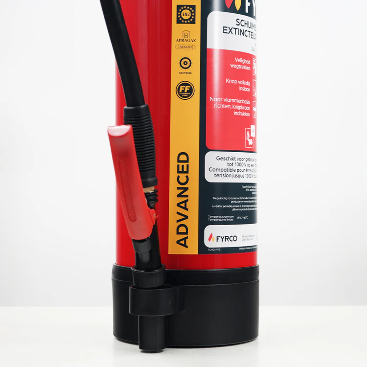 product_schuimbrandblusser_fluorvrij_6l_advanced_zijkant_close-up.webp